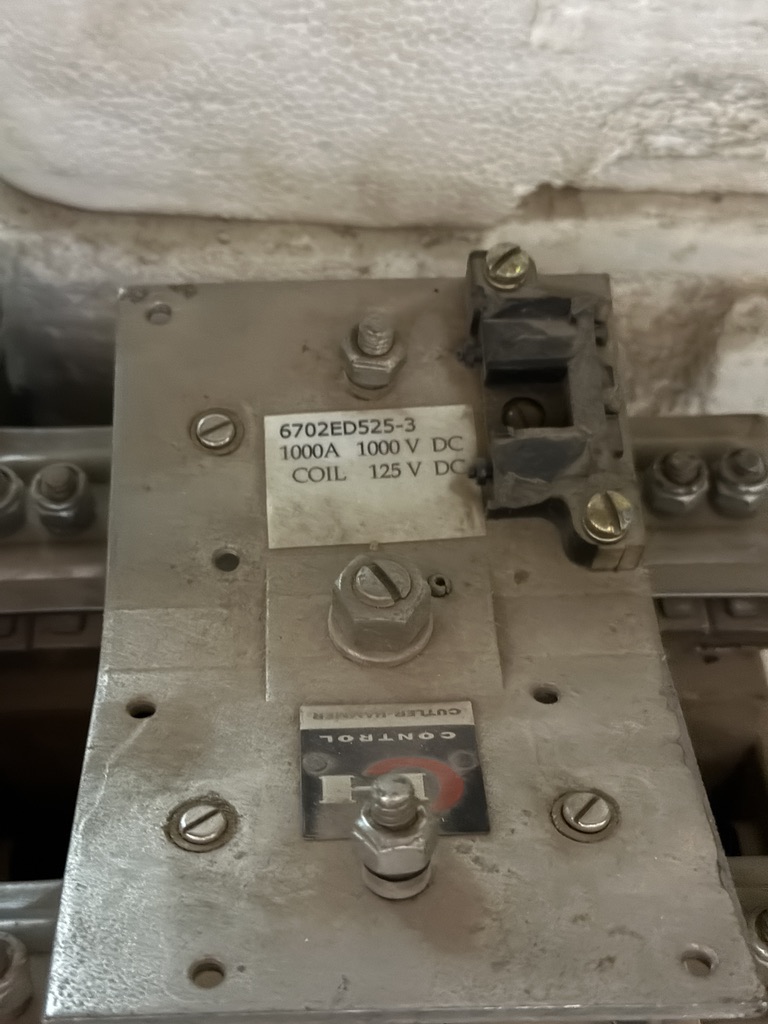 Eaton Cutler-Hammer 6702ED525-3 DC Power Contactor nameplate: 1000A, 1000VDC, 125VDC coil