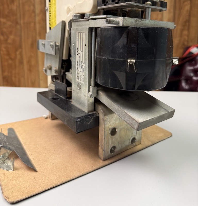 6702ED584 coil and auxiliary contacts