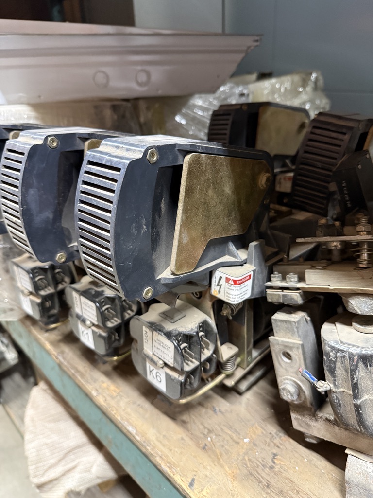Siemens vacuum contactor assembly P/N 14-193-100-563, 1000 ADC